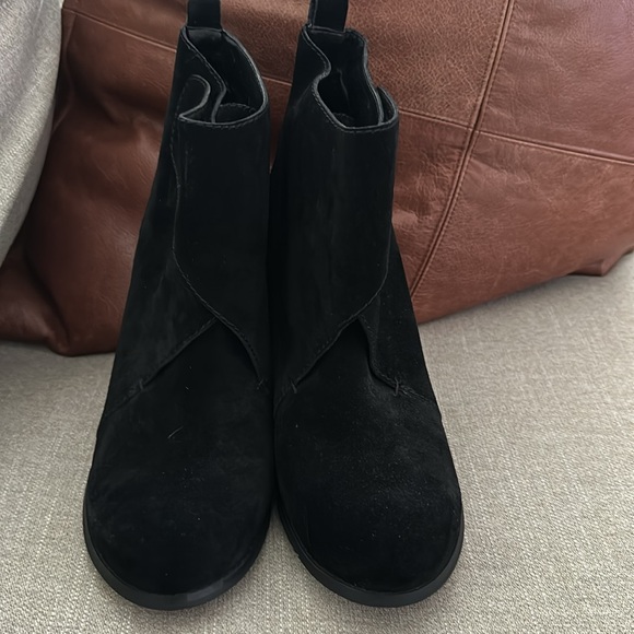 BCBG Generation Kaelin Suede Heeled Booties, Black, Sz 9.5, NWOB - Picture 7 of 7